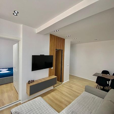 Mara Central Apartment 3 Tirana Exterior foto